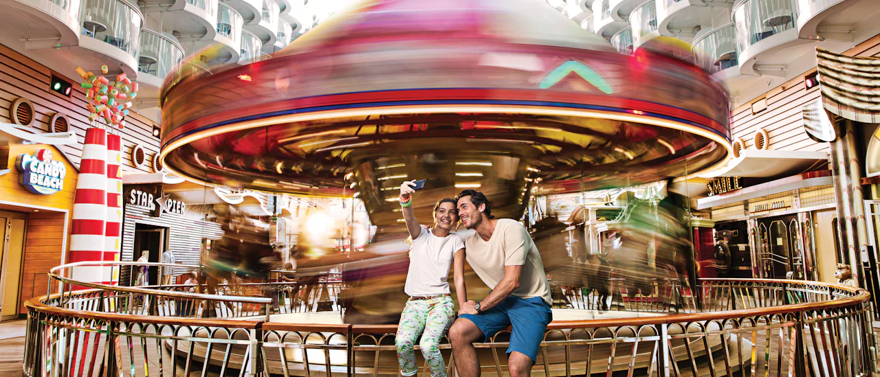 Maak een ritje in de carrousel op "the Boardwalk".