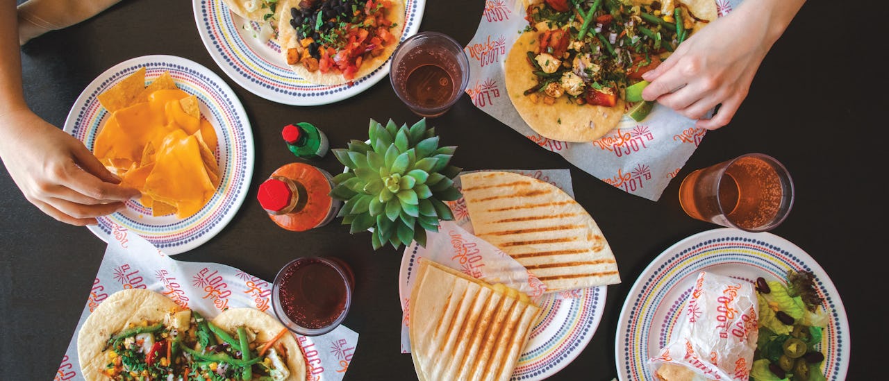 Ga buiten zitten bij El Loco Fresh of neem je eten mee om ergens anders op het dek te genieten van heerlijk eten.