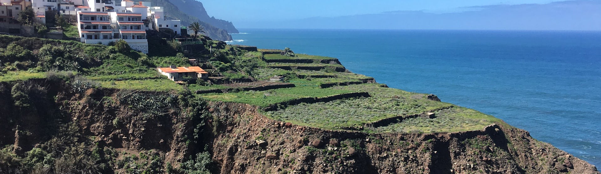 Canarische Eilanden met rotsige kliffen en prachtig groen