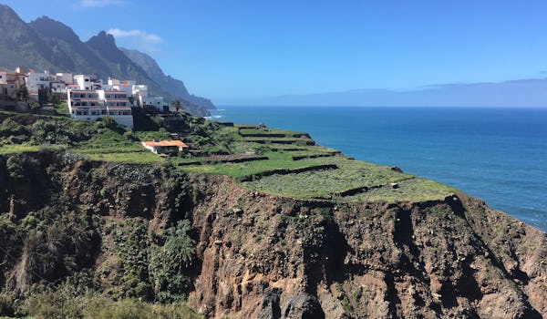 Canarische Eilanden met rotsige kliffen en prachtig groen