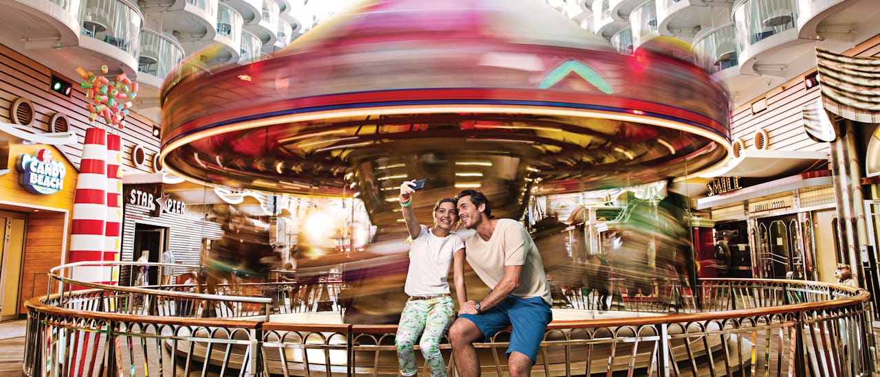 Maak een ritje in de carrousel op "the Boardwalk".