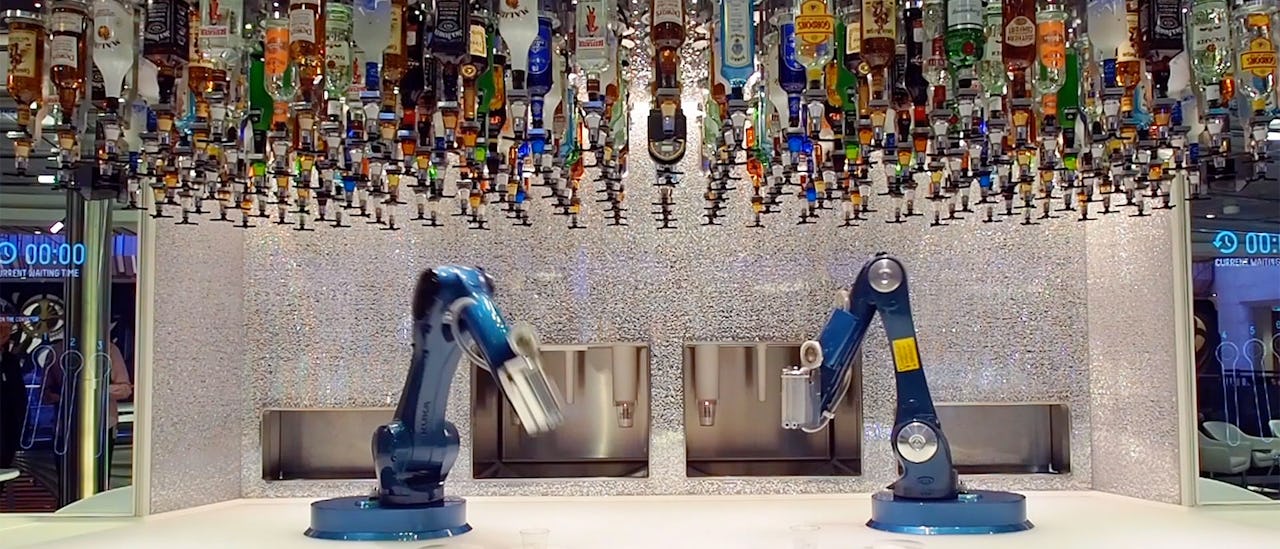 Je drankjes worden gemixt door een robot in de Bionic Bar.